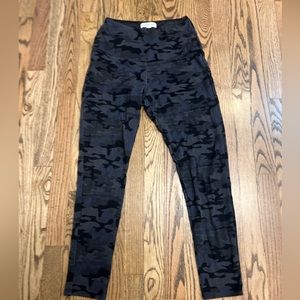 Lik new Rachel Zoe gray camo full length leggings Size Small